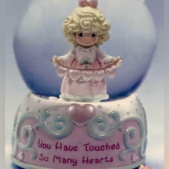 In Box Precious Moments Musical Waterball Globe’You Have Touched So Many Hearts’ - Picture 2 of 9